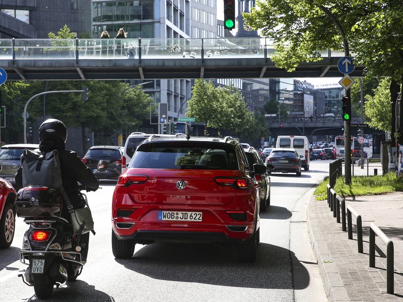 wuetend-autofahren.jpg Bild wuetend-autofahren.jpg