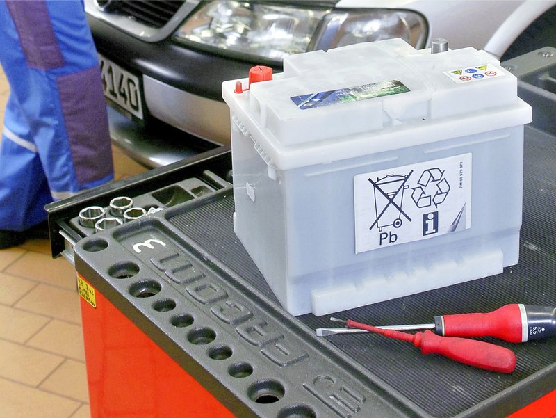 autobatterie.jpg Bild autobatterie.jpg